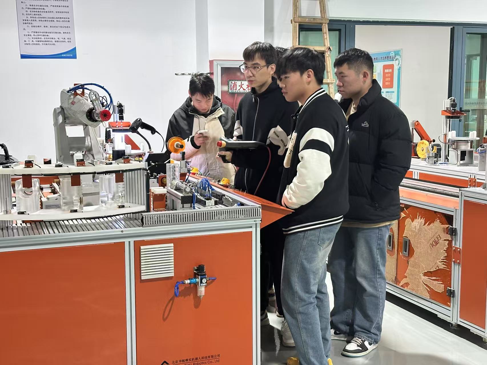实体教学的局限，使得复杂的操作难以低成本实现